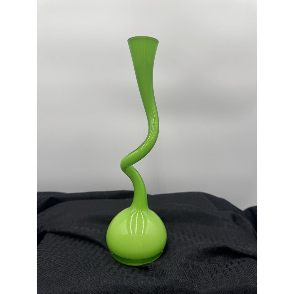 VTG Swing Green Vase